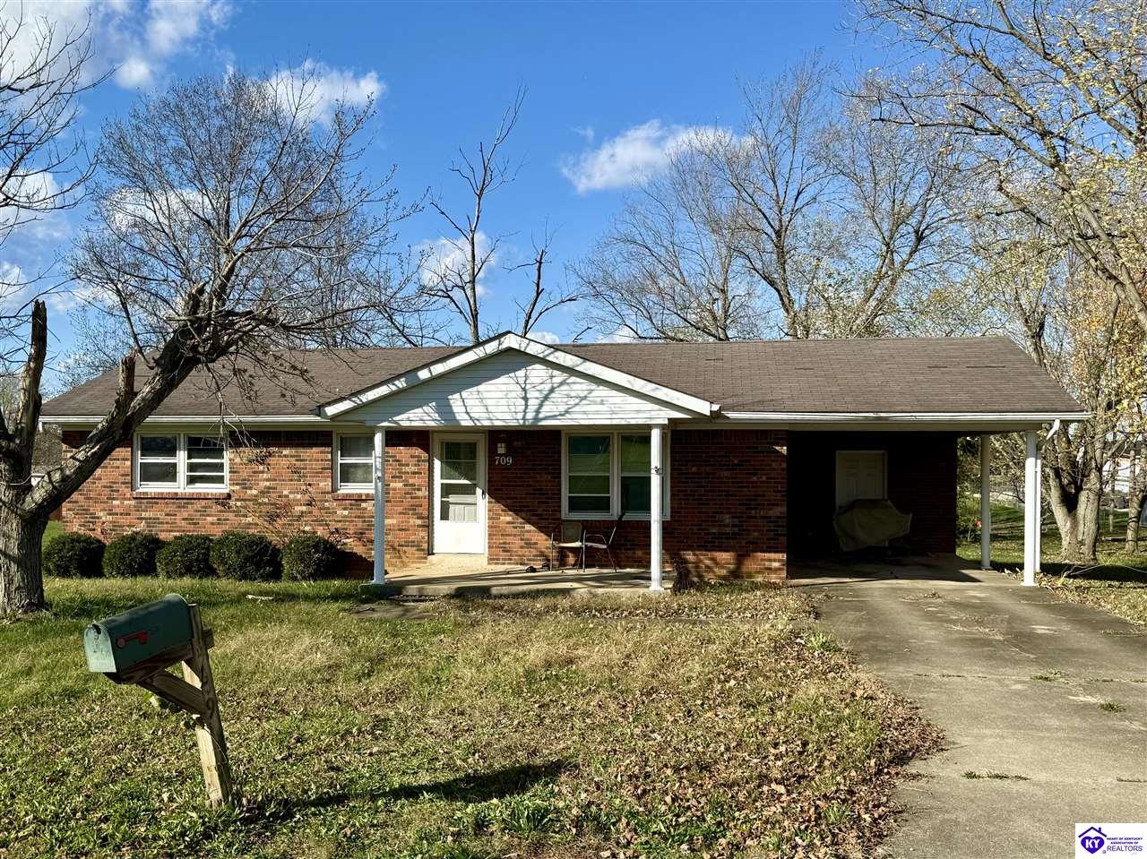 709 W High Street photo 1
