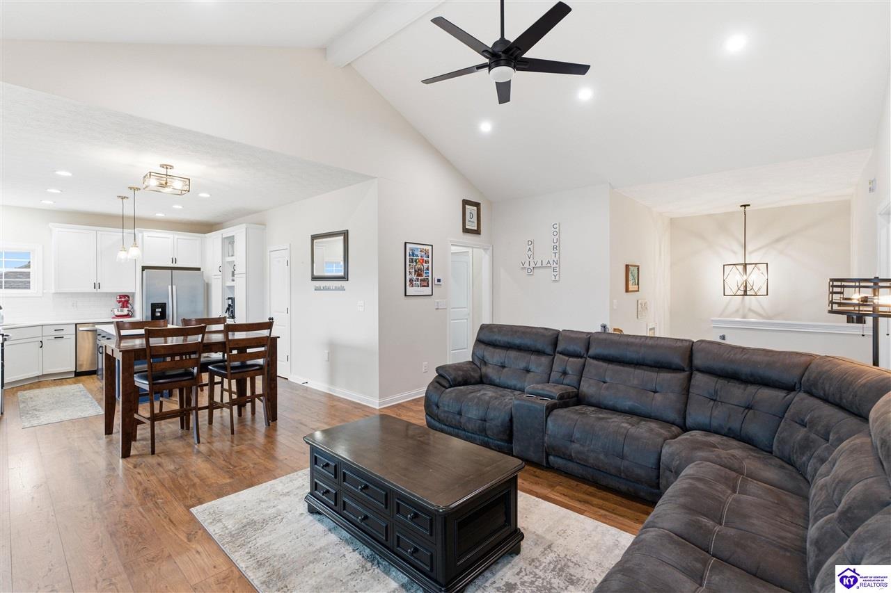 124 Aiden Lane photo 10