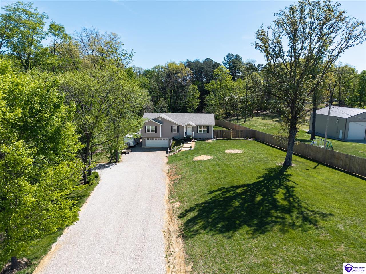 1122 Garrett Road photo 2