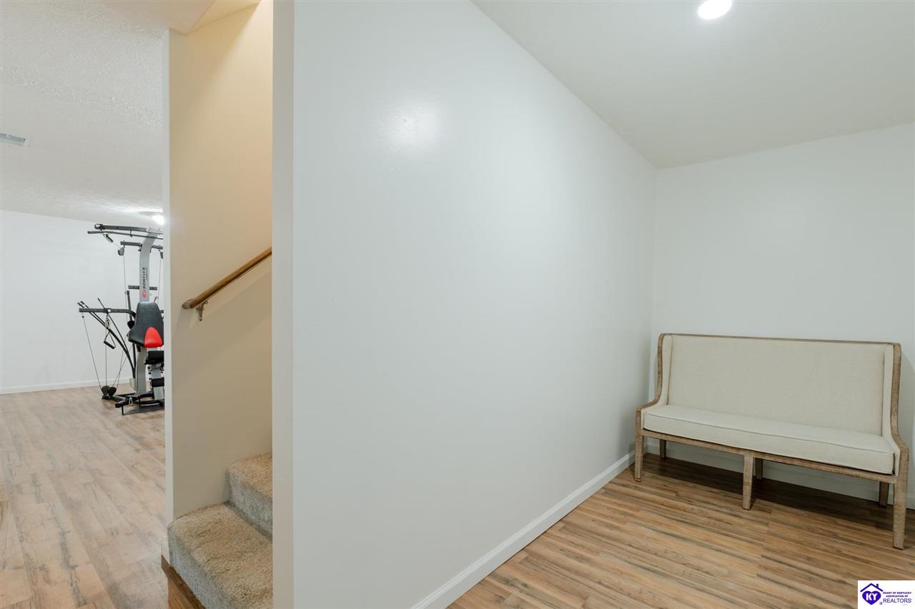 1122 Garrett Road photo 22