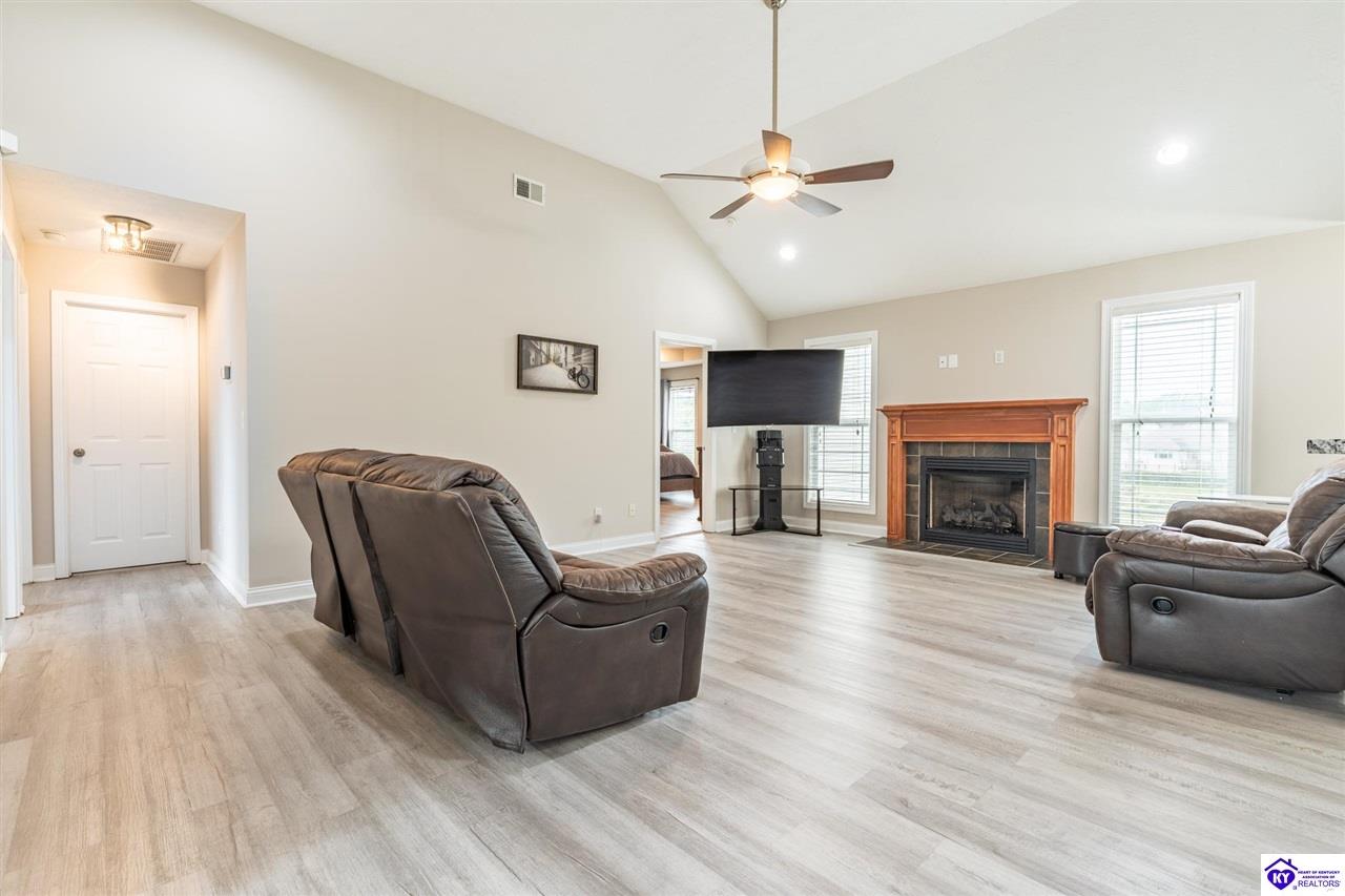 216 S Rushmore Drive photo 7