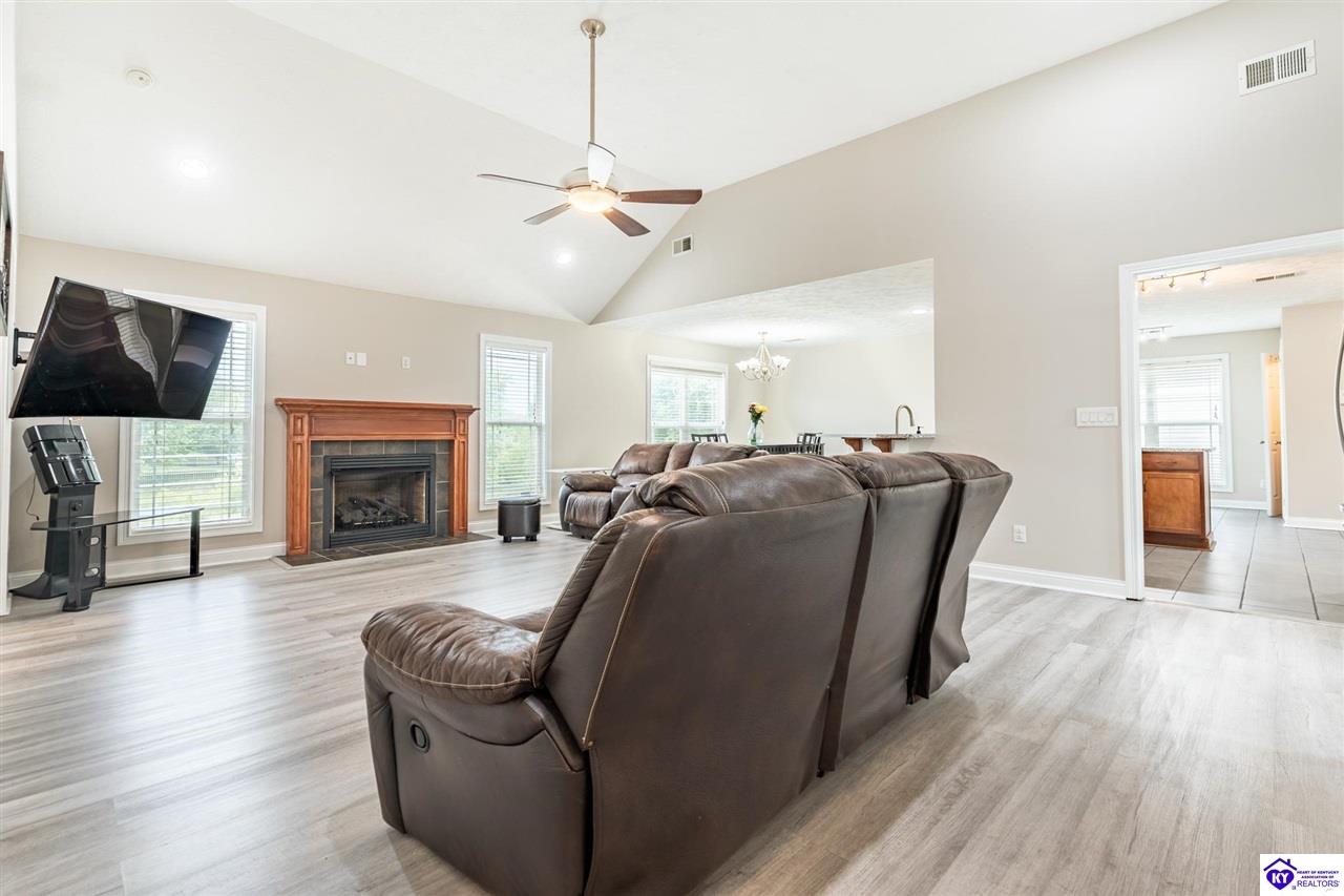216 S Rushmore Drive photo 8
