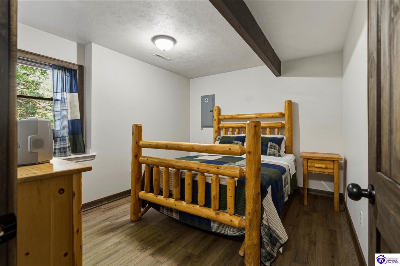 73 Hawthorne Court photo 24