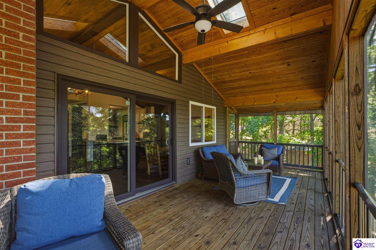 73 Hawthorne Court photo 33