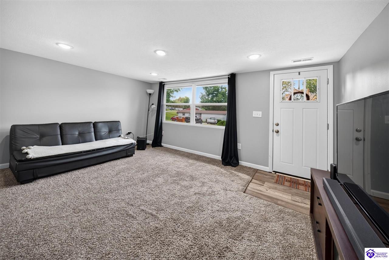 1107 Wooddale Road photo 3