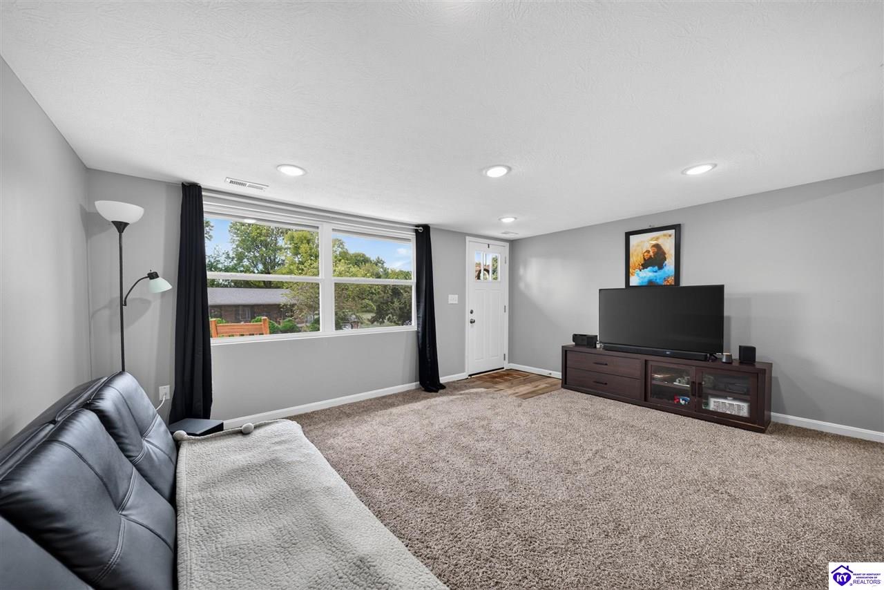 1107 Wooddale Road photo 8