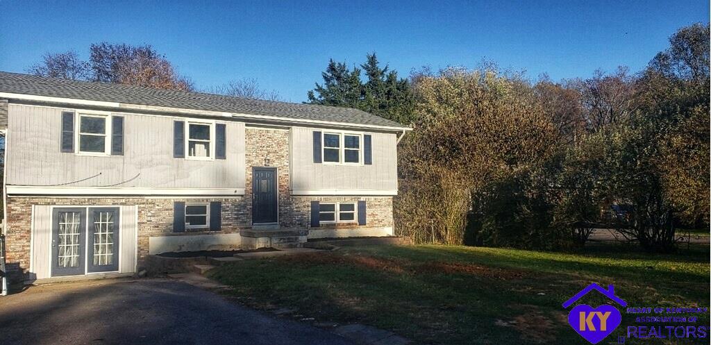 582 Oak Drive photo 1